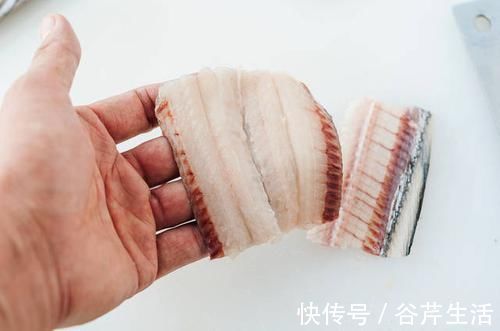带鱼新吃法:不用挑刺小孩子自己都能吃