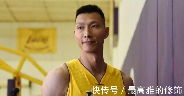 易建联|易建联带两儿子回洛杉矶家，儿子名字遵循家族规定：男孩必须叫YJL