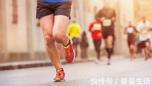 红叶|内科医生热水里撒一把,连喝1月,血糖降了,跟糖尿病“再见”