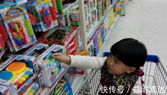 网络|“最豪横小姨”走红网络，一手遛狗一手拎娃，网友：缺小姨夫吗？