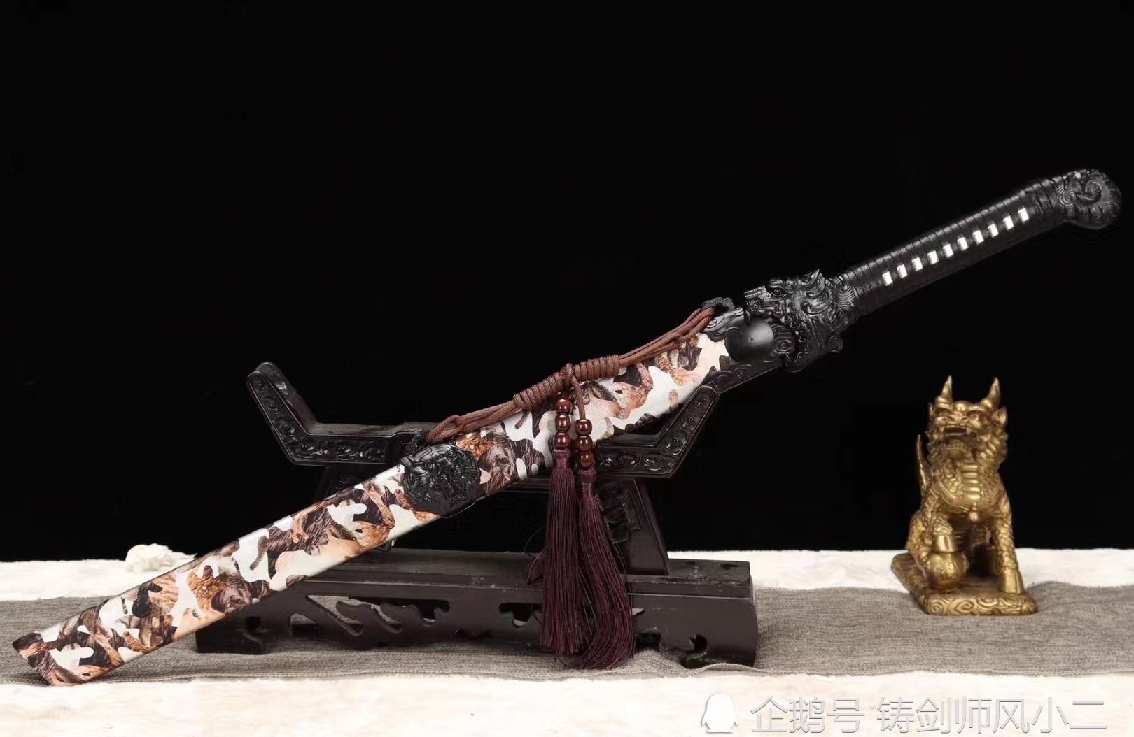 20寸皮鞘高锰钢发黑烂花锦衣卫佩刀一龙珠锦衣卫