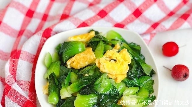 早春时节,饮食“多素少肉”,常吃这3道家常菜,清淡鲜美又润燥