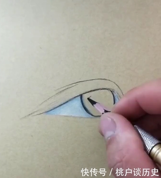 美术生!美术生教粉丝画眼睛,看着简单做起来难,网友:手残党没救了