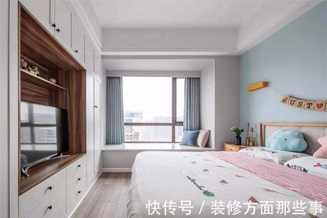 文化砖|112平现代三居室,整墙文化砖加上原木风的电视柜,文艺而又清新