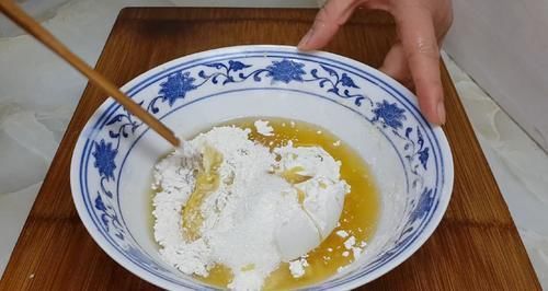 面团|麻花这做法太神奇了，锅里一炸，比油条薯条还香，新手一次就成功