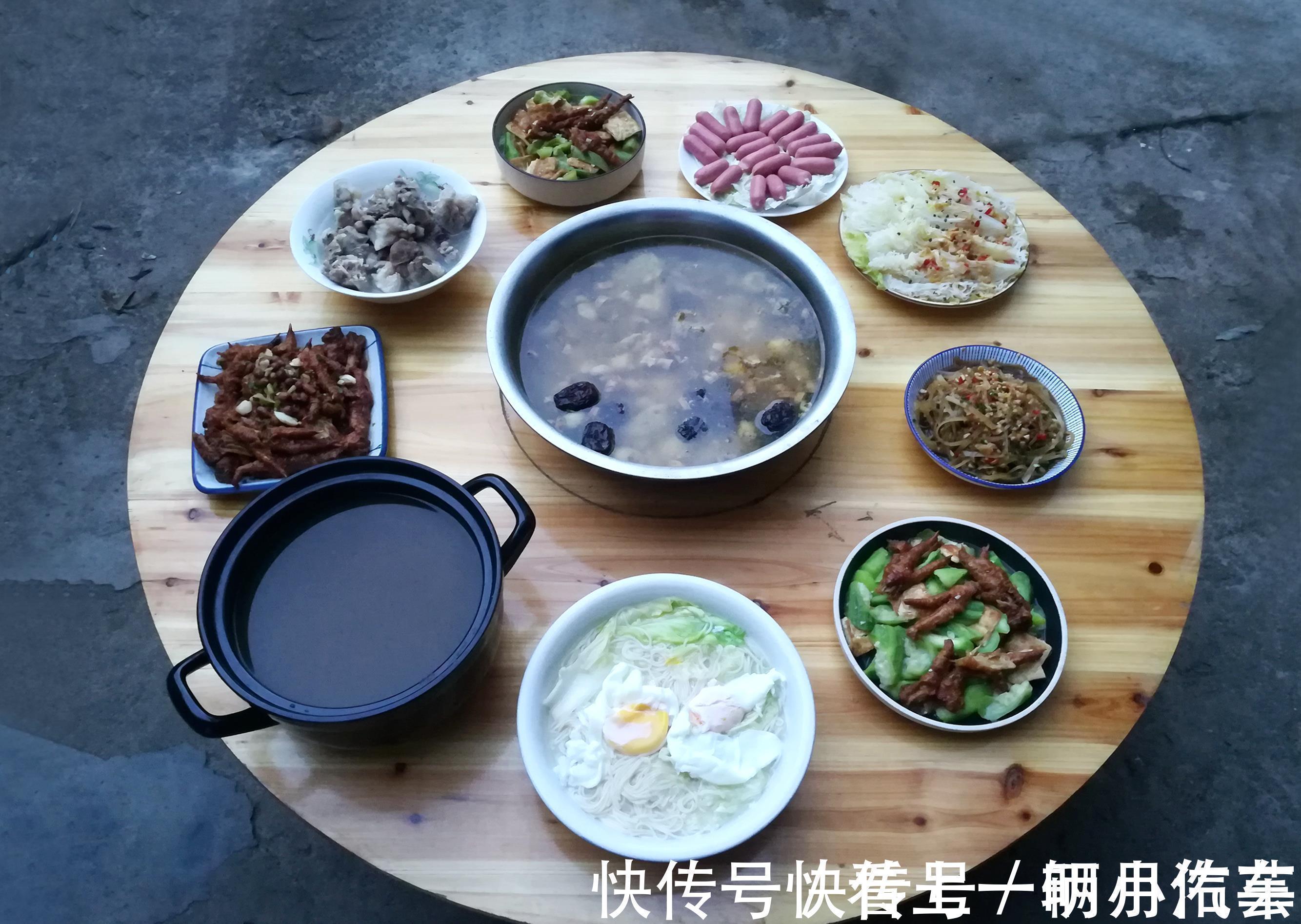 晒图|婆婆生日,小两口做了一桌菜,晒图被吐槽:第4个菜不该做