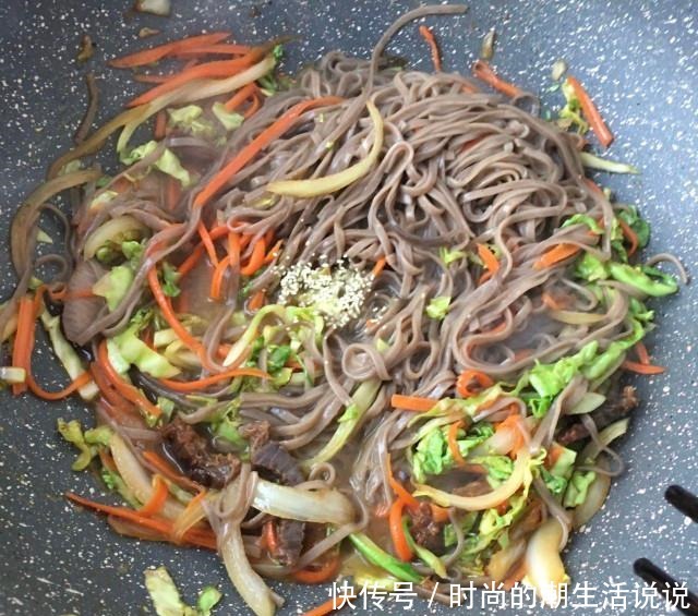 烧驴肉炒面,味道比鲜肉做的更入味