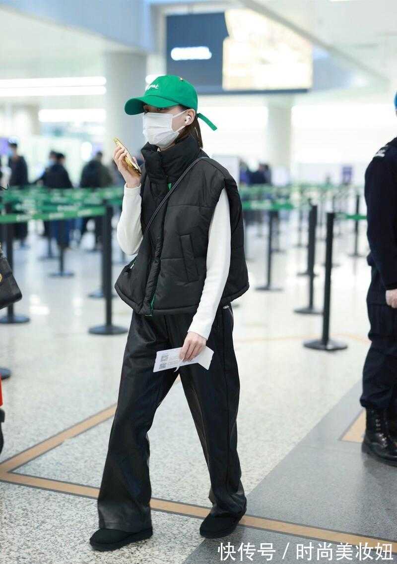 臃肿感|羽绒马甲怎么穿更洋气?学豪门千金何超莲搭配阔腿裤,时髦又减龄