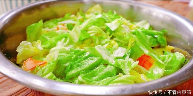 我家就爱这菜吃包菜,一次腌2瓶,吃饭来点特下饭,简单好吃