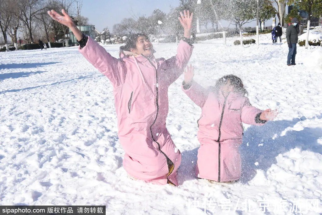 雪场|北京雪场陆续开门迎客，有些班车接送，还能免费教滑雪！