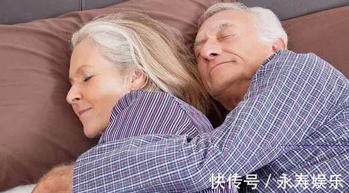 睡眠|50岁后有3个表现的人,容易长寿,4个全符合可能活到80岁