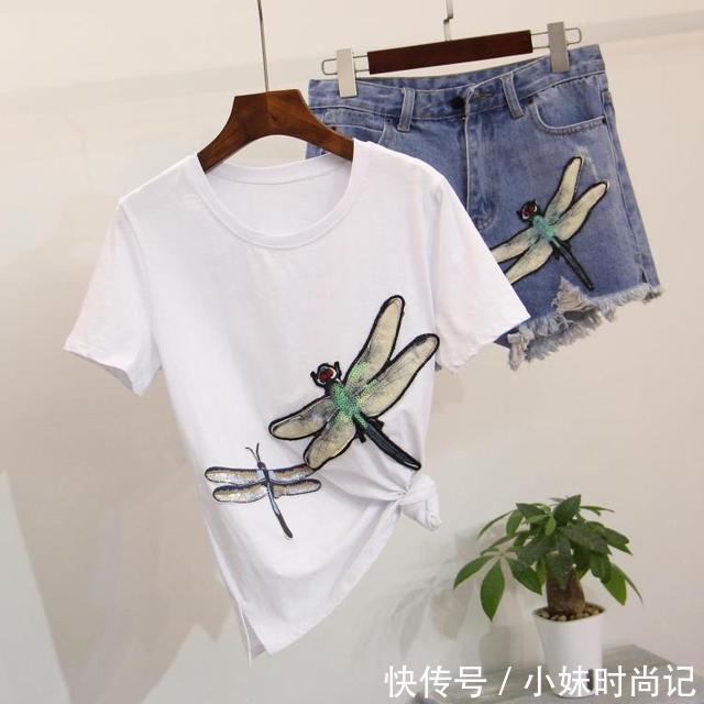 穿搭|穿牛仔短裤T恤套装,时尚又减龄的穿搭,而且轻易秀出大长腿