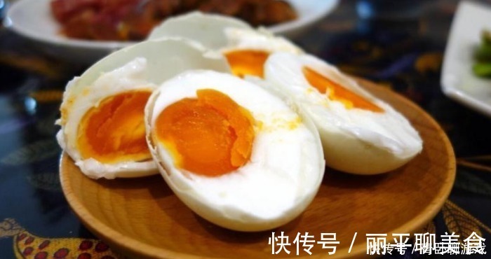 窍门|腌咸鸭蛋,牢记“2个窍门”,鸭蛋不变质,起沙流油吃着香
