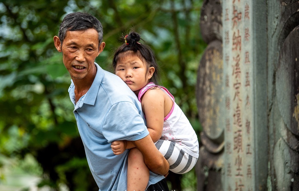 嫁人|一门两状元！陕南农村发现百年贞节牌坊，15岁嫁人守寡70年