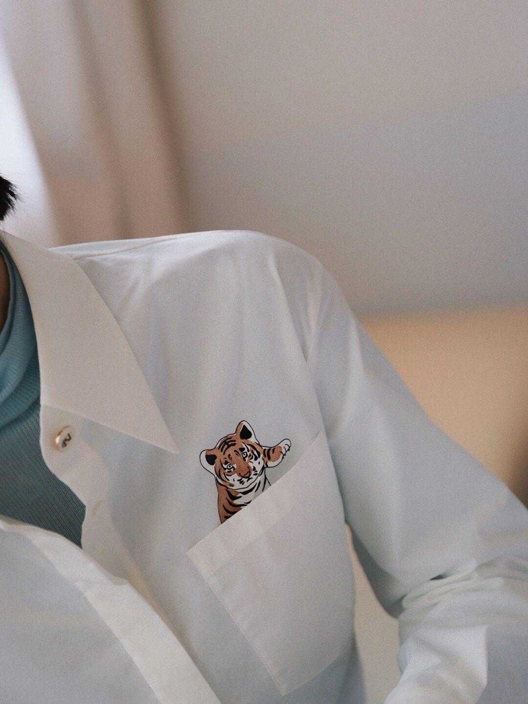 小老虎|冬天穿衣一定要有氛围感!选择这几款“小老虎”单品,可爱又减龄