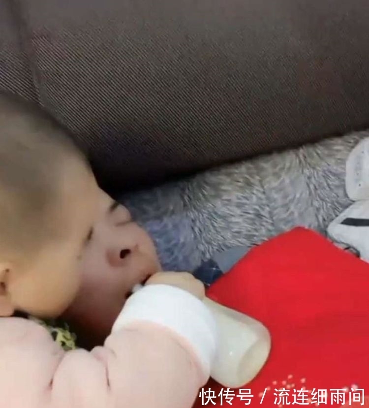 宝爸|宝宝见爸爸张着嘴睡觉，下一秒的行动让宝妈笑喷了，网友：尝一口吧