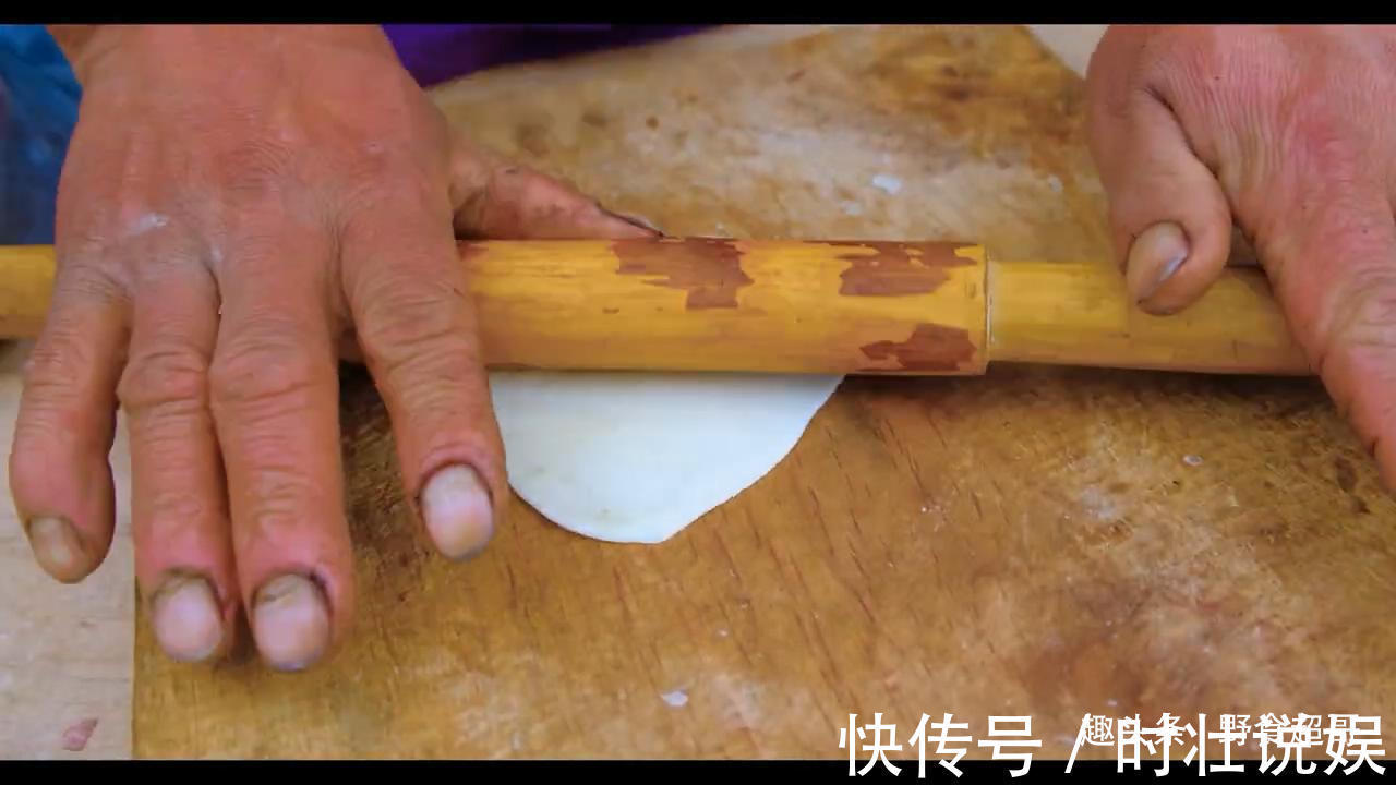 咖喱粉|尼泊尔兄弟家女儿长大了，引无数帅哥到家中玩，一起包猪肉饺子