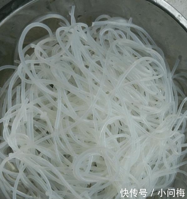 炒米粉|大热天的, 老公就馋这美味, 当菜又当饭, 炒一锅不够, 再炒一锅!