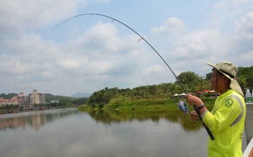 手竿|蚯蚓钓鱼的三种挂钩方法,针对不同鱼情你真的用对了吗?