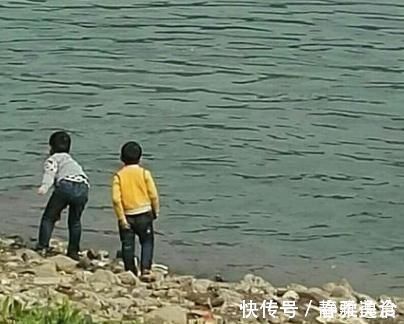 娃娃|两个娃娃溺水,你会先救自己的娃吗?宝爸回答一针见血