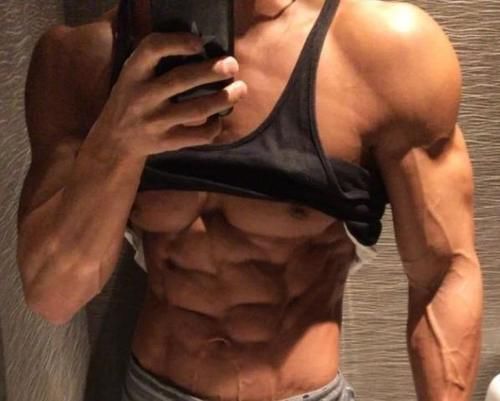肌肉男|跑步健身的男人与常练深蹲的男人 两者身体素质差距有多大?