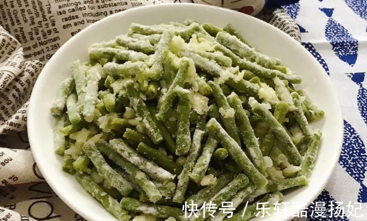 干面粉|夏天豆角多，别只会炒着吃，教您一个别样做法，好吃不油腻营养高