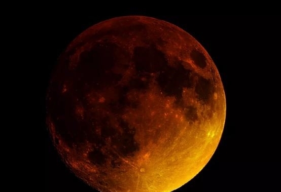 公元前 为什么满月的大小和亮度会发生改变?