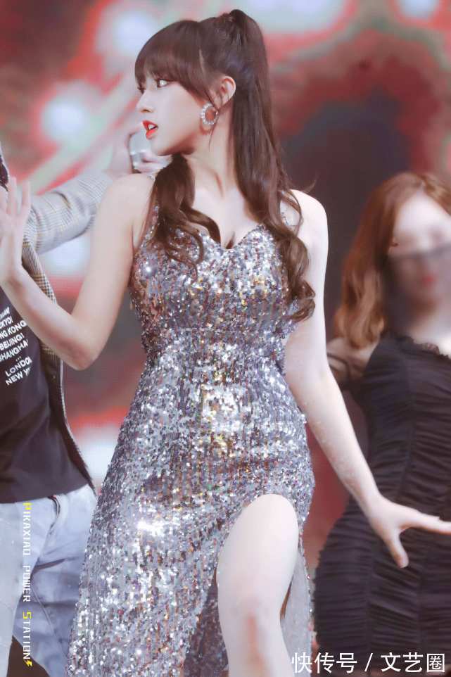 小蛮腰|程潇生图曝光,身材纤细建模脸名不虚传,新发型令人眼前一亮