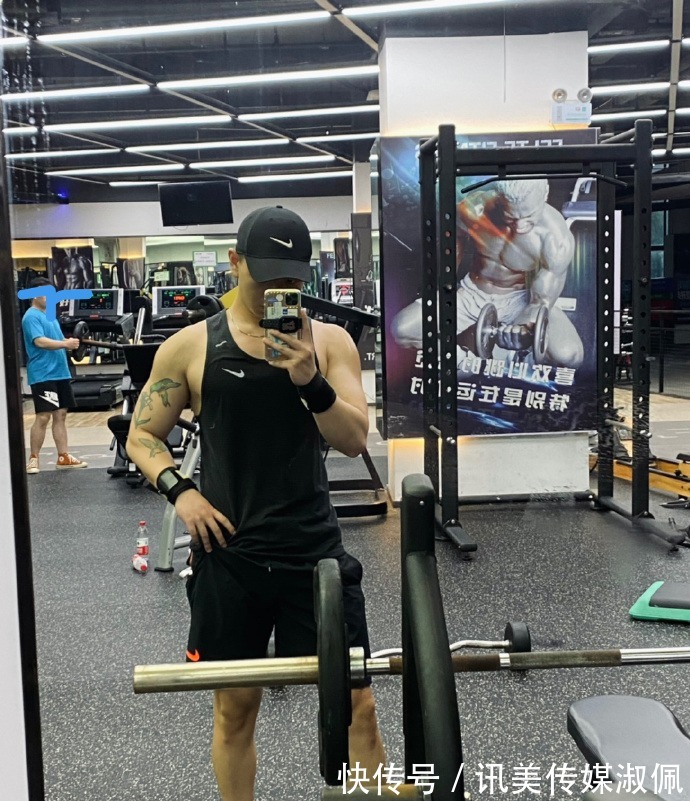 机车|挥汗如雨是常态，有颜有料的机车型男，当地帅哥排行榜第一名！