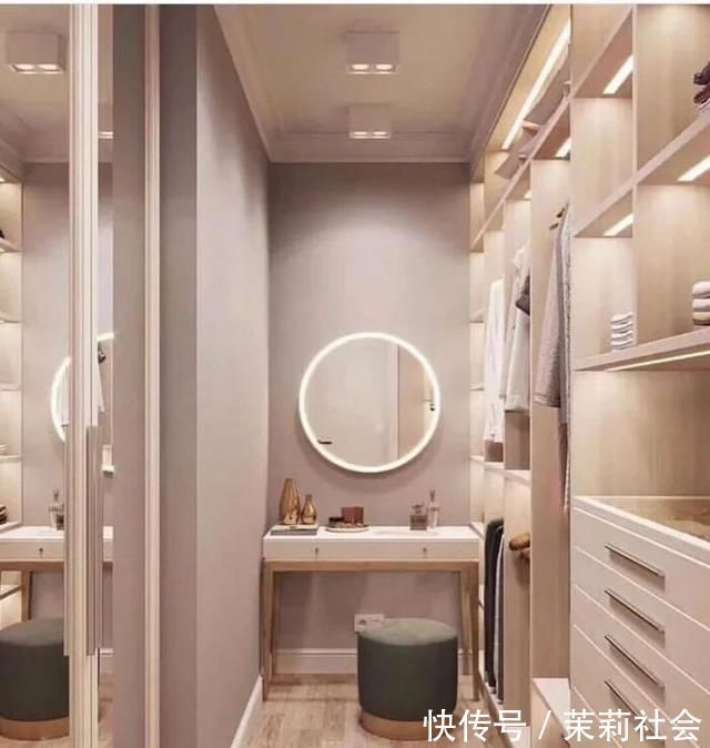 仪式感|不用装独立衣帽间,占地方还浪费空间,卧室装个步入式实用还方便