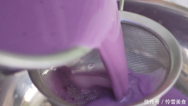 我家紫薯不蒸也不煮,简单2步做成千层糕,软嫩Q弹,好吃停不下来