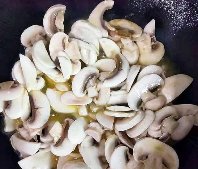 素炒蘑菇|减肥晚餐常吃它，每周吃两次，清肠道排垃圾，小腰变细了