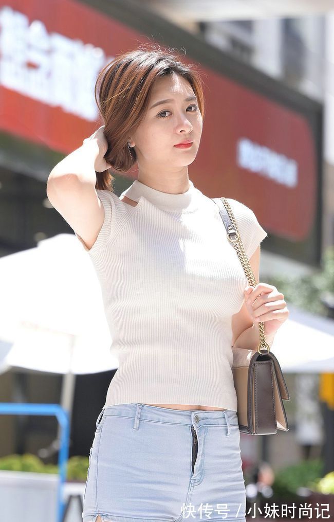 大长腿|针织体恤搭配牛仔短裤,时髦显瘦又减龄,穿得时尚优雅又高级