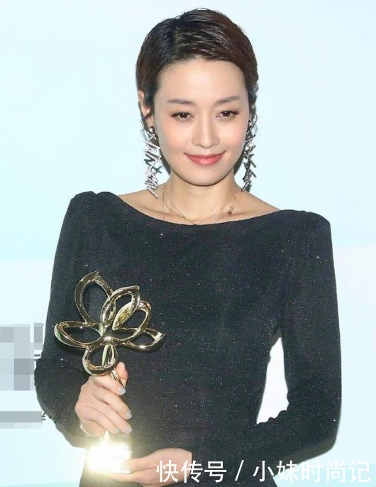 紧身裙|马伊琍一个人也过得很好,穿紧身裙走红毯自信爆棚,这等身材绝了