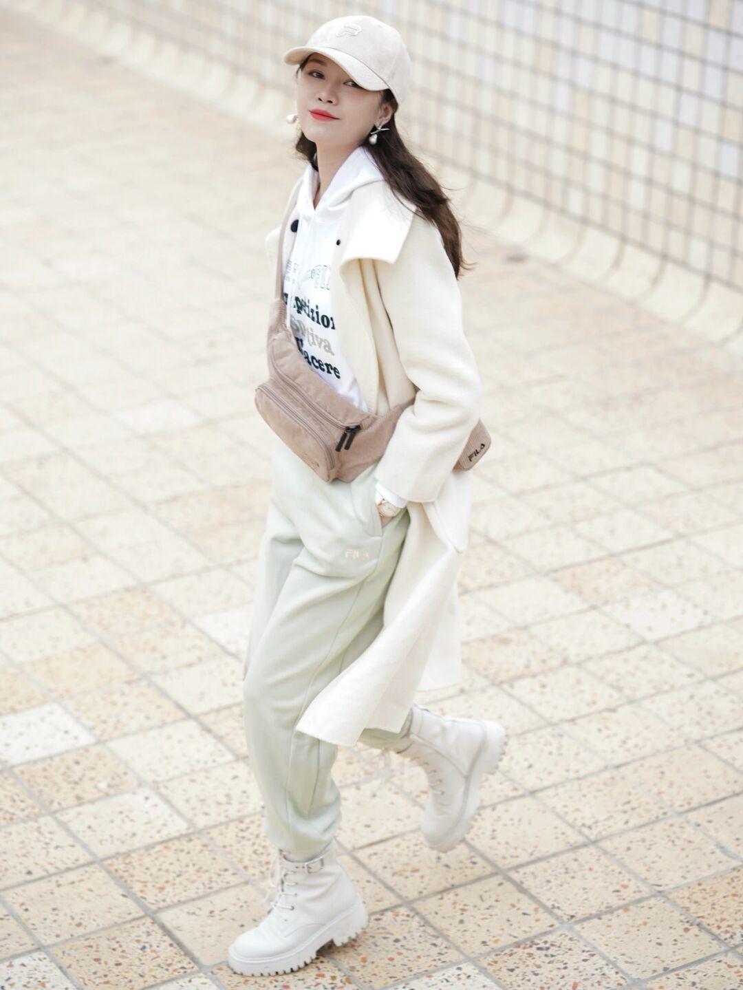 黑白配|觉得大衣厚重?试试卫衣叠穿技巧,让你瞬间化身韩系美女,超好看