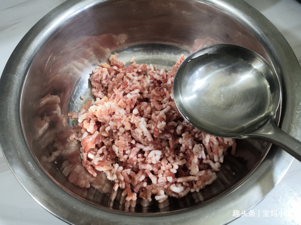 猪肉馅|最适合蒸包子的两种菜，夏季吃，维生素丰富营养多，咬一口老香了