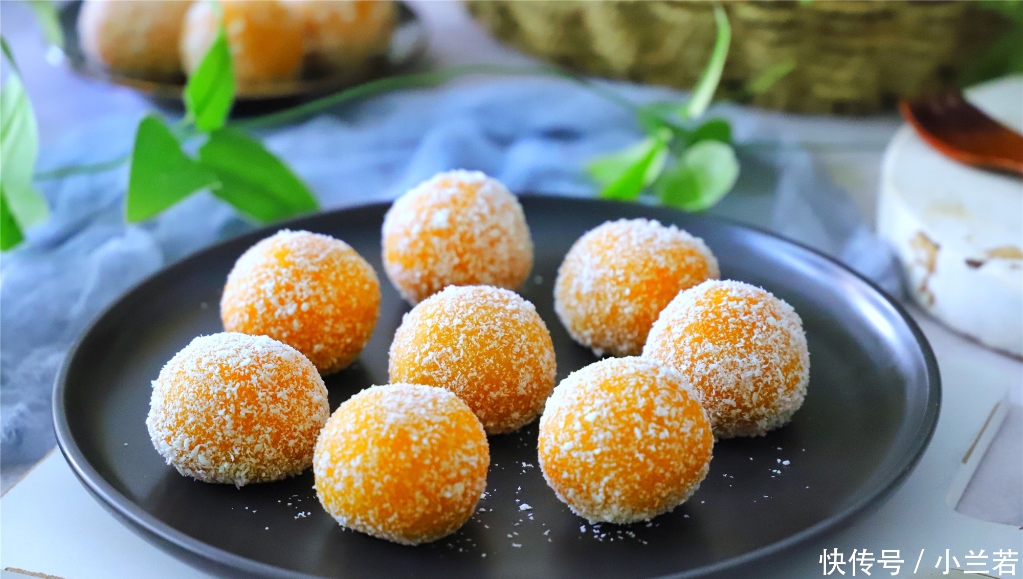 1块南瓜,1碗糯米粉,教你做南瓜丸子,香甜软糯,好吃不上火