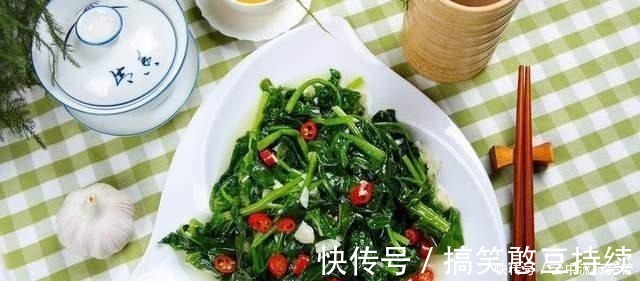 夏天炒青菜，别直接下锅，焯水也不对，记住这两点，翠绿不出水！