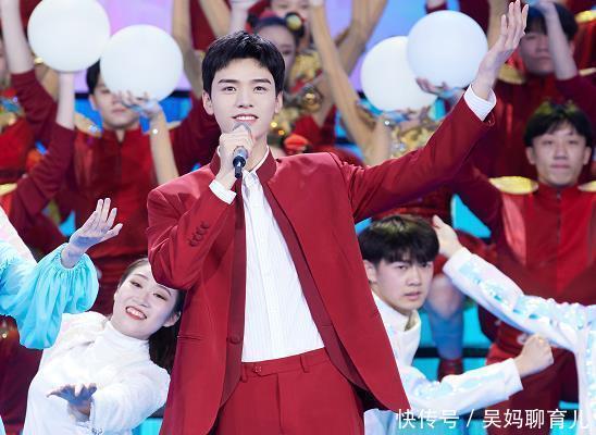 温客行 同学晒龚俊毕业照,放大截屏后看素颜生图,那么普通却自信