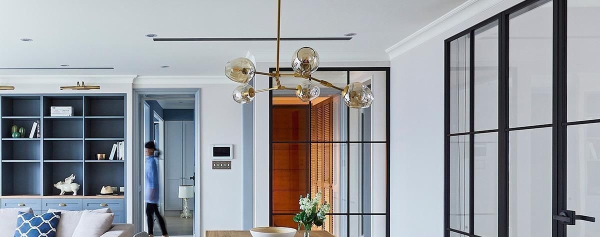 卧室床|她家122㎡的房子一入户就把人迷住,全屋堪比电影中的场景,太美了