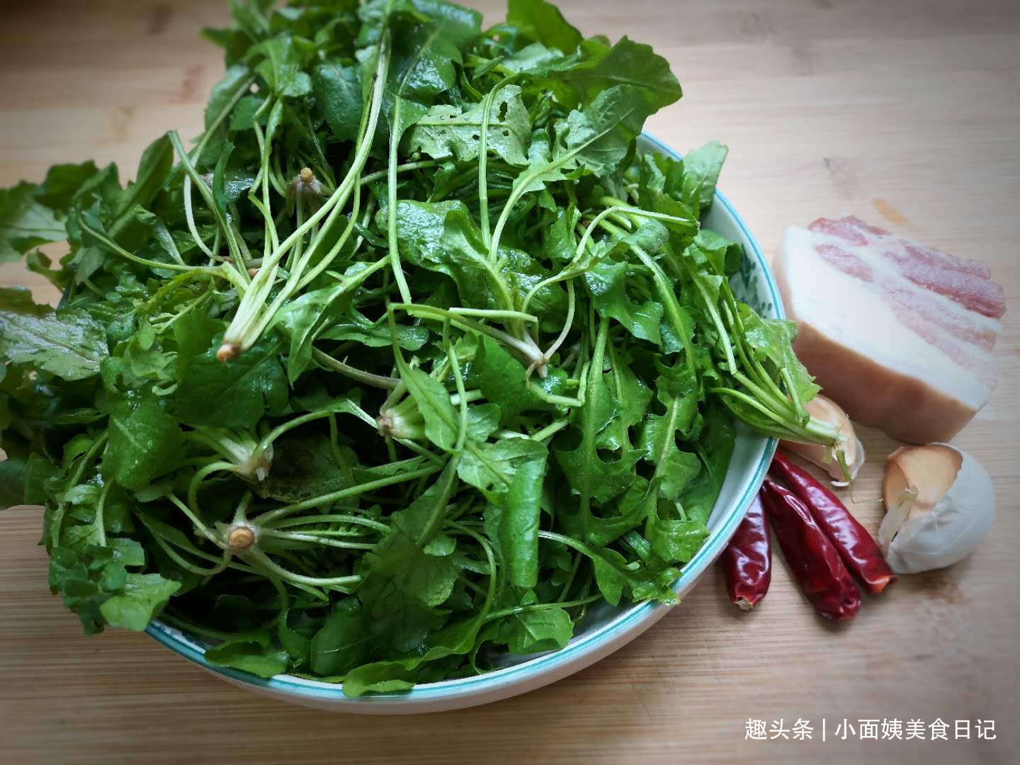 秋天,抓紧吃此菜,鲜嫩翠绿特下饭,3元一斤,再不吃就过时了!