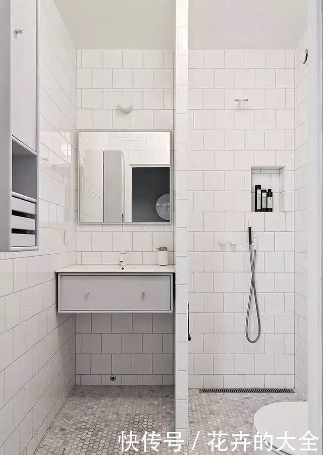 浴室|嫌卫生间太小？现在都这样设计，怪不得她家看上去空间大一倍！