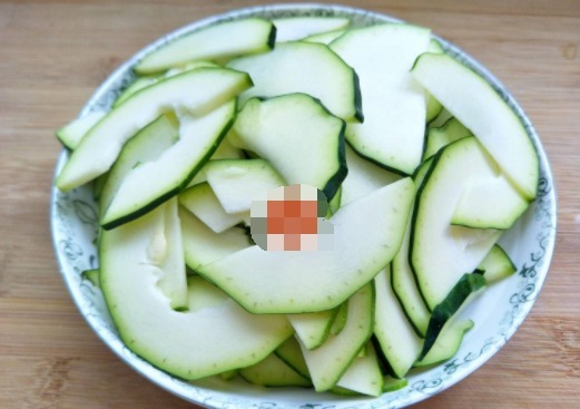 一道素小炒,清新爽口,上桌比肉菜受欢迎