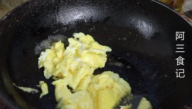 金针菇炒蛋|金针菇新做法,加2个鸡蛋,简单一做,比吃肉都香,开胃又下饭