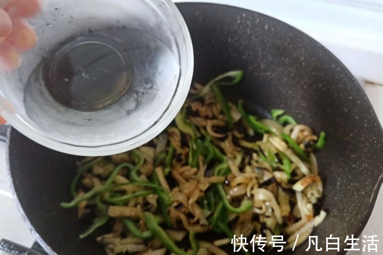 香味|茄子别再炒菜吃了，学会这个茄子打卤面，香味浓郁，连吃2碗