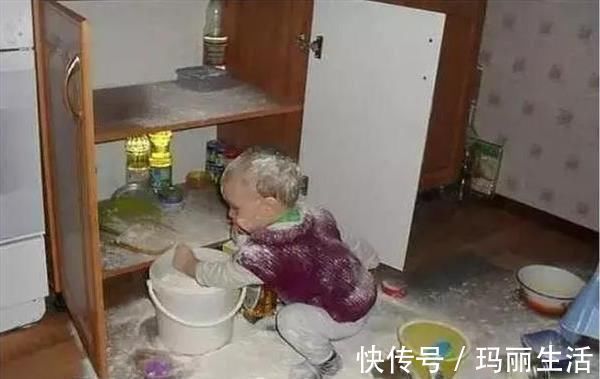 玩具|熊孩子突然安静,不吵不闹不作妖的时候,孩子自己在玩啥