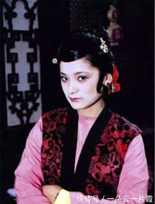 宝蟾$《红楼梦》：泼辣跋扈的宝蟾，是如何赢得夏金桂的信任的？