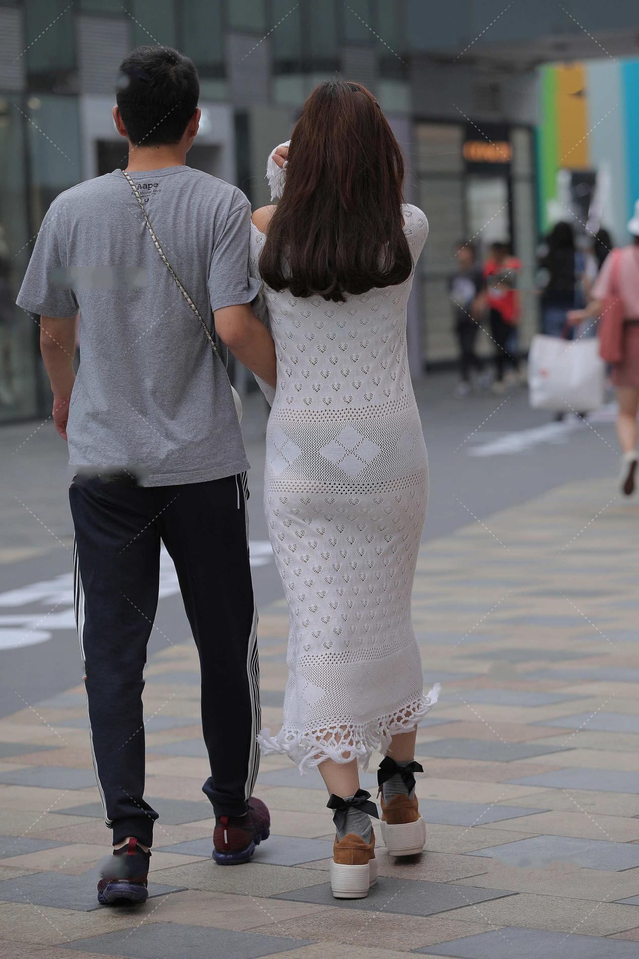 白色镂空直筒长裙, 文艺清新范儿十足, 尽显大气