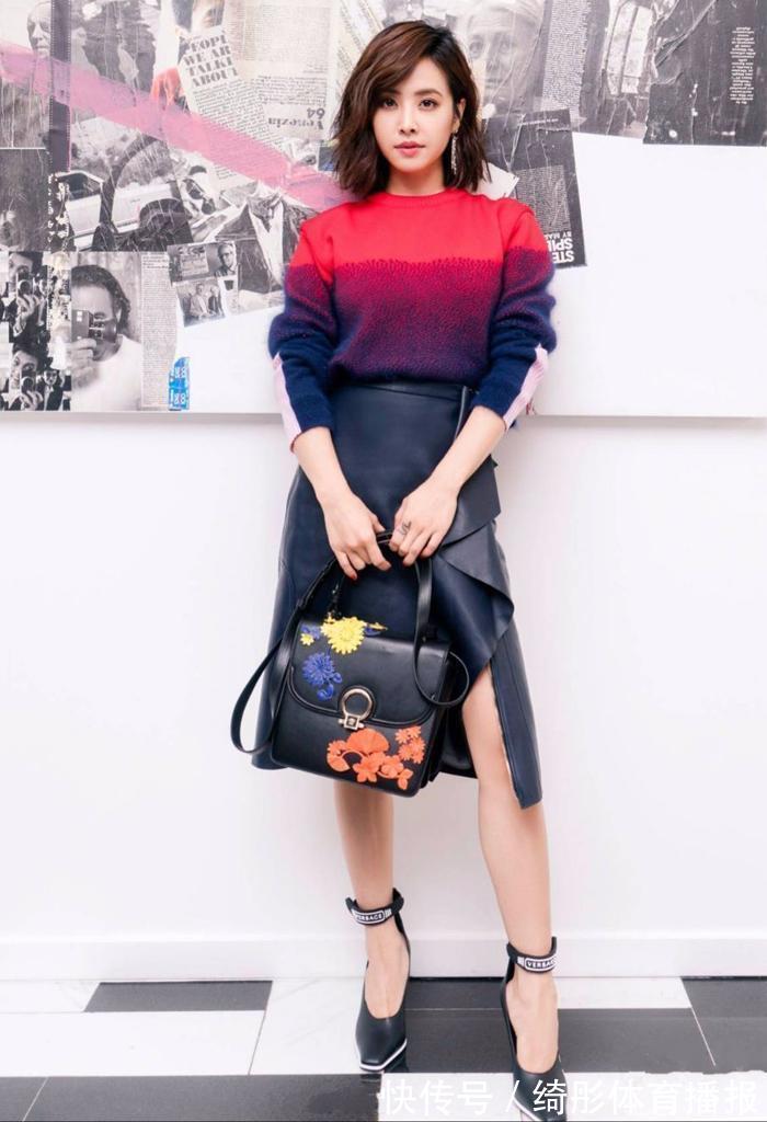 毛衣 穿毛衣别再搭配牛仔裤了,显胖没气质,试试这四种搭配,显瘦优雅