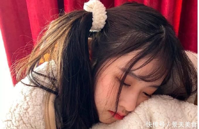 经常绑头发的女生，睡觉用散开吗十有九人做错，难怪发际线变高